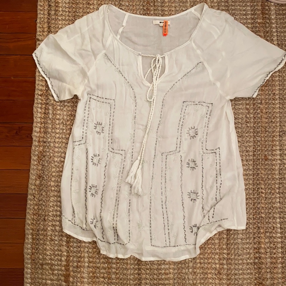Fun blouse with lots of detail and heading